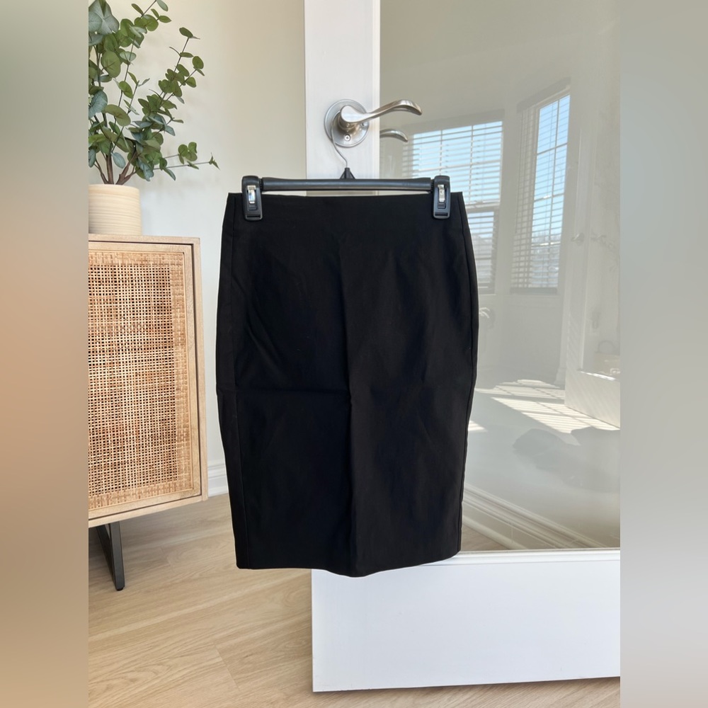 ELLE - pull on black pencil skirt - size xsmall NEW